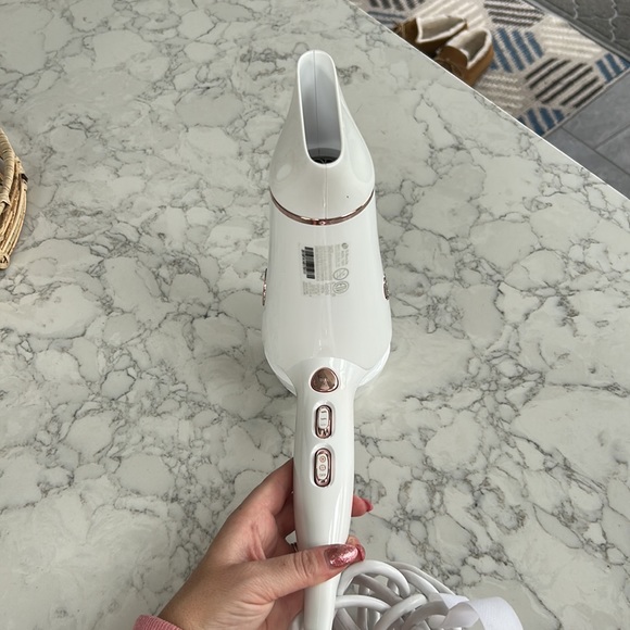 T3 micro featherweight professional hairdryer. Works perfect. - Picture 2 of 4